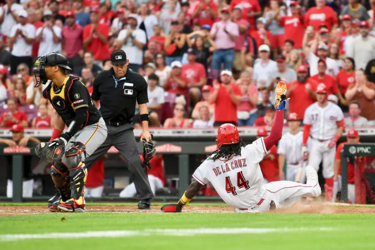 Reds get 3-2 walk-off win over Pirates
